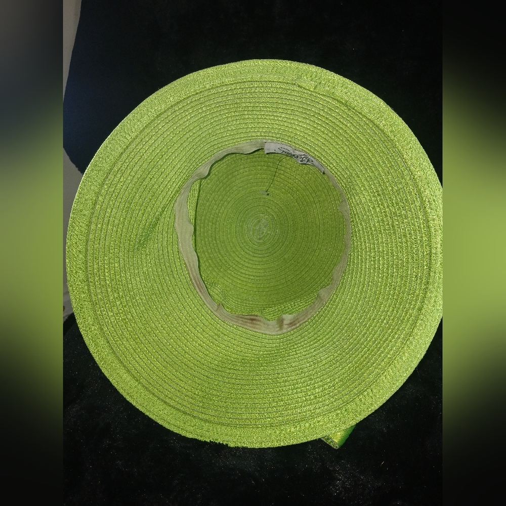 Bellini Vibrant Green Hat with Bow - Picture 5 of 6